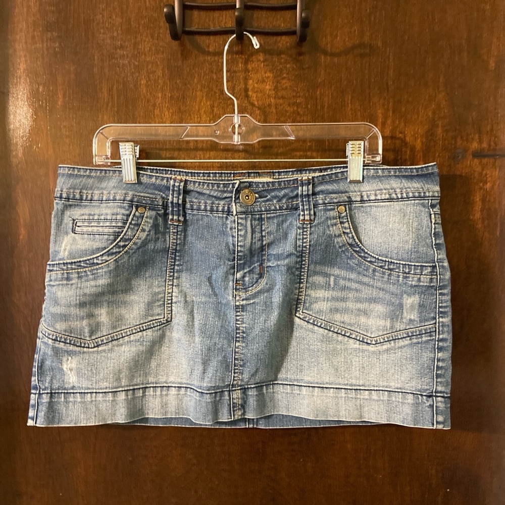 Vintage y2k L.E.I. denim mini skirt
